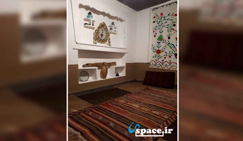 اتاق سنتی و زیبای اقامتگاه بوم گردی سی سن - آمل - روستای آب اسک